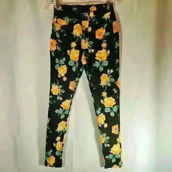 ✨Like New✨ Venus Floral Black Skinny Jeans, Size 2 - Picture 2 of 6
